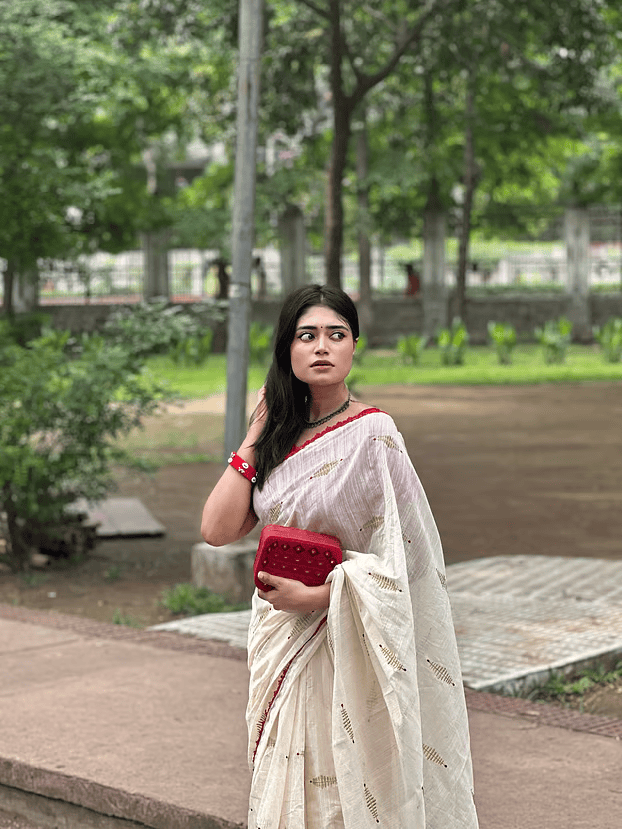 শাকিরার ‘ডাই ডাই’ গান গেয়ে নেট-দুনিয়ায় ভাইরাল তরুণী সিনথিয়া অমি 2 শাকিরার ‘ডাই ডাই’ গান গেয়ে নেট-দুনিয়ায় ভাইরাল তরুণী সিনথিয়া অমি